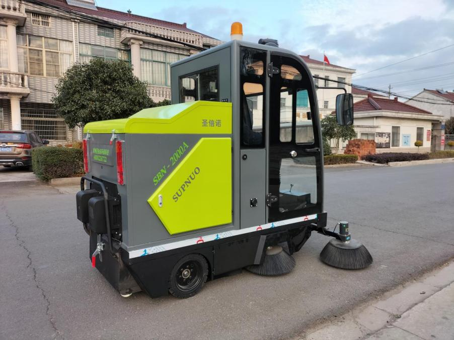 北京龙建清扫车_0